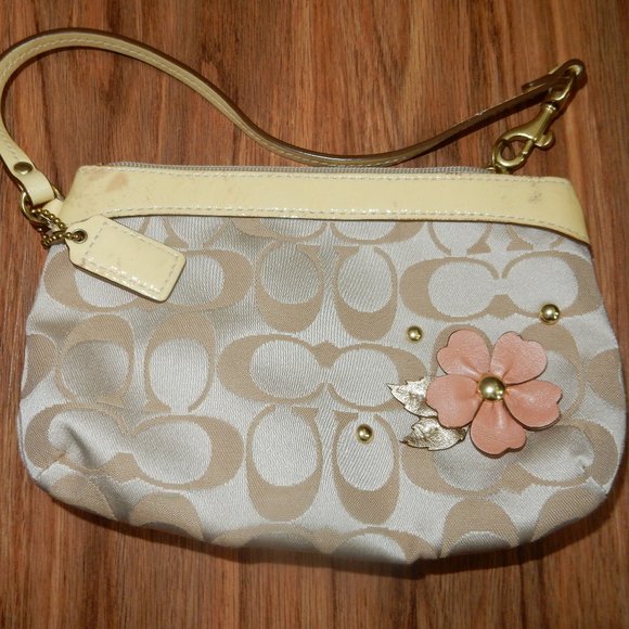 Coach wristlet - Picture 1 of 4